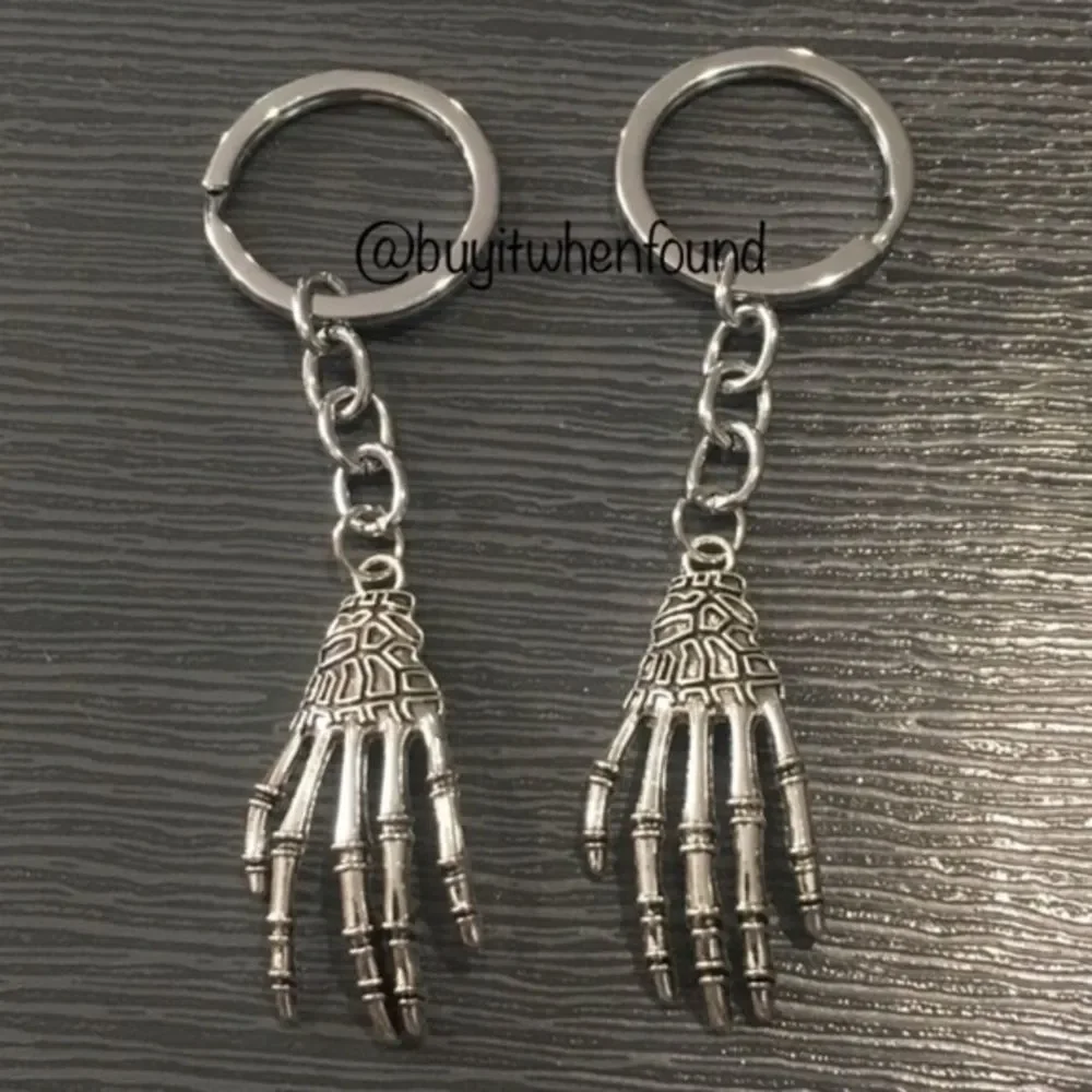 Skeleton Hand Gothic Skull Keychains - Picture 7 of 10